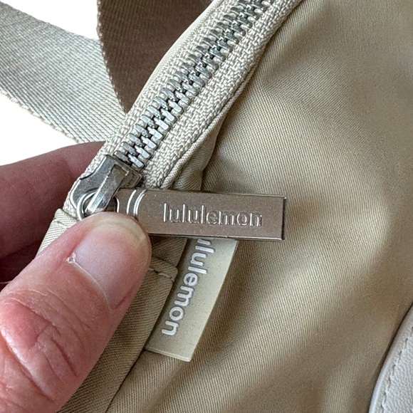 Lululemon 1L Belt Bag LIMITED EDITION EXCLUSIVE in Trench/White Opal Logo - Picture 12 of 15